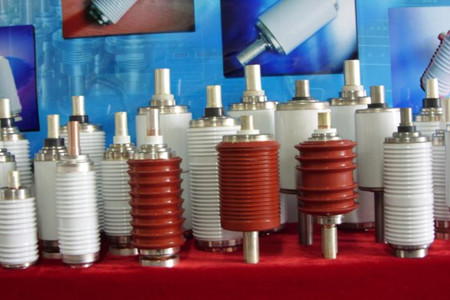 如何判斷真空斷路器中的真空滅弧室需要更換？