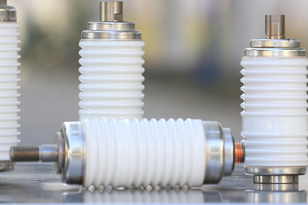 怎樣解決真空滅弧室的漏氣問(wèn)題？